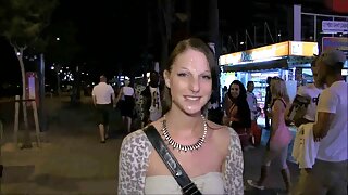 Incrivelmente linda MILF vídeo pornô brasileirinha grátis adora levar um pau na boca